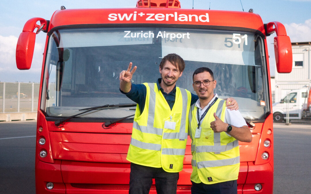 Wo Busse und Flugzeuge sich die Strasse teilen